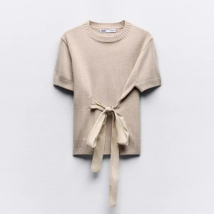 Zara tröja💗 - Eftertraktad tröja från zara med knytning i midjan. Superfin och passar perfekt till våren. Vid frågor, skriv!!❤️