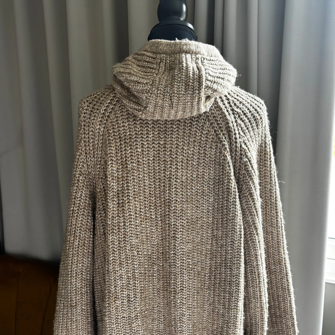 Beige stickad hoodie  - 3