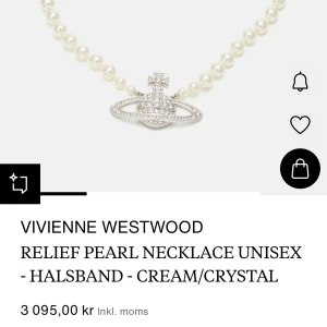 Relief Pearl Necklace från Vivienne Westwood - Ikoniskt halsband från Vivienne Westwood med pärlor och det klassiska orb-hänget i silver. Säljer för jag inte använder det och har ett annat i en annan modell som används mer. Original priset är 3 095 kr som ni ser 