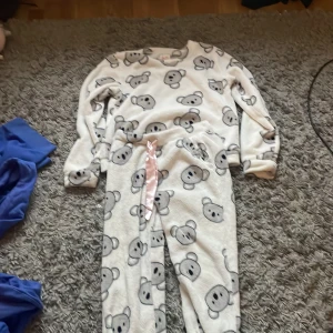  Sätt från New yorker -  Använt en gång. mjuk och mysig. Byxor i XXS tjocktröja M