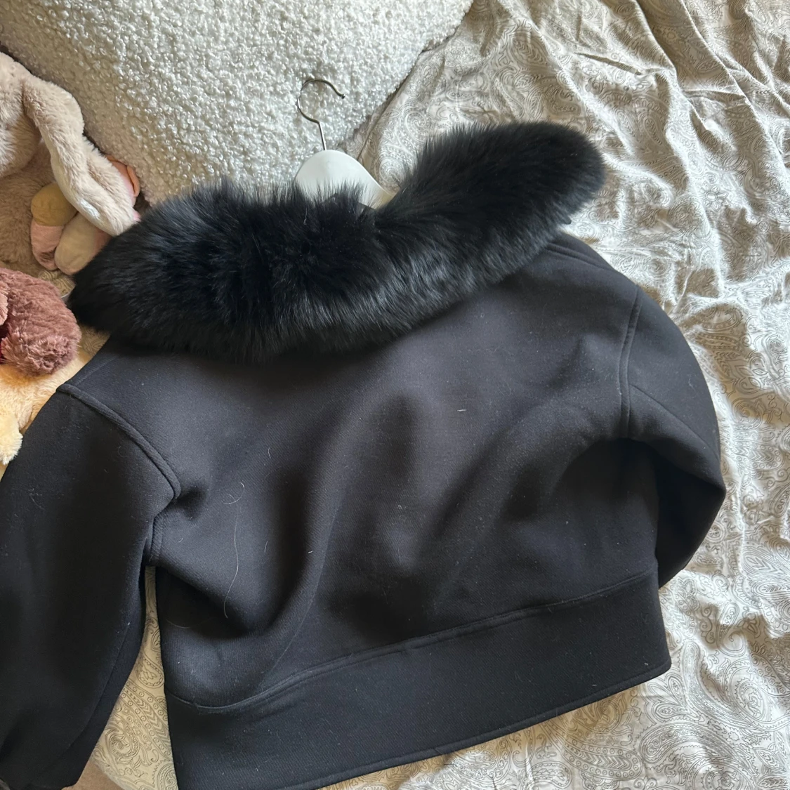 Svart jacka med fuskpäls från MEOTINE - 3