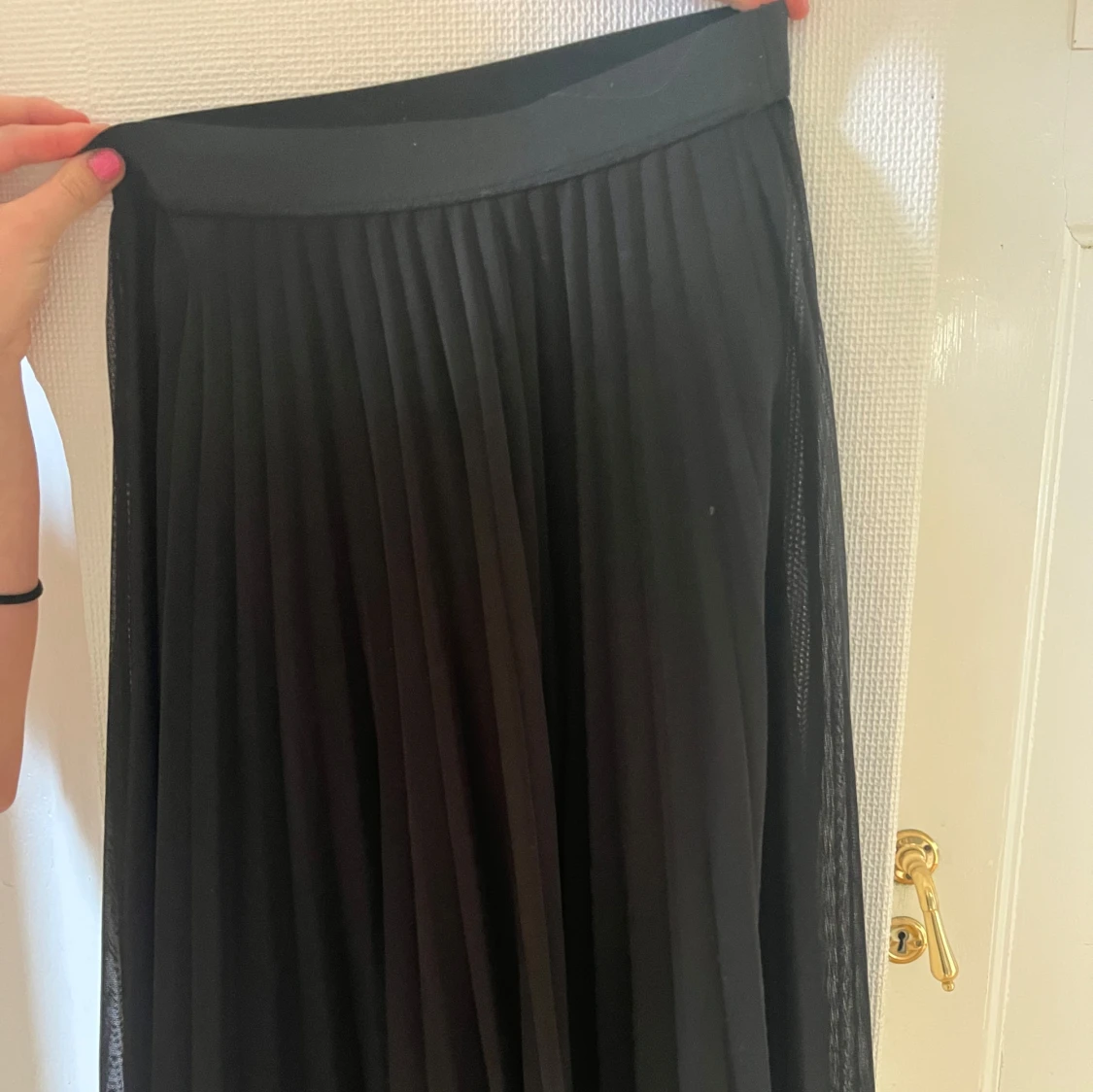 Svart plisserad midikjol Bershka - 3