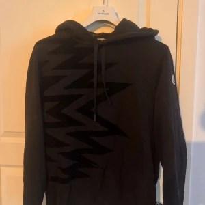 Moncler hoodie  - Conditon 8/10. Limited edition hoodie, Nypris Ca 10000kr 
