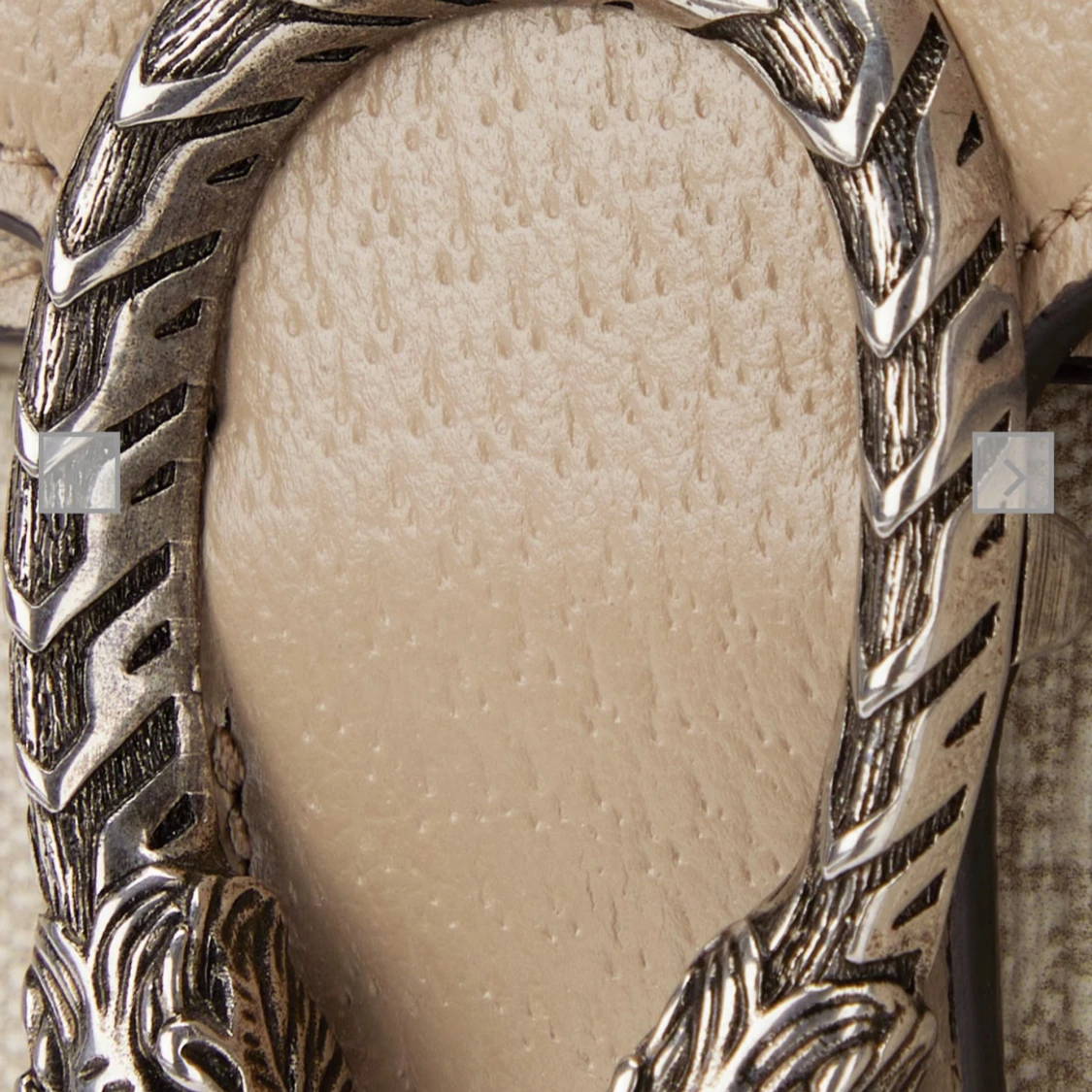 Beige axelväska från Gucci med kedja - 1