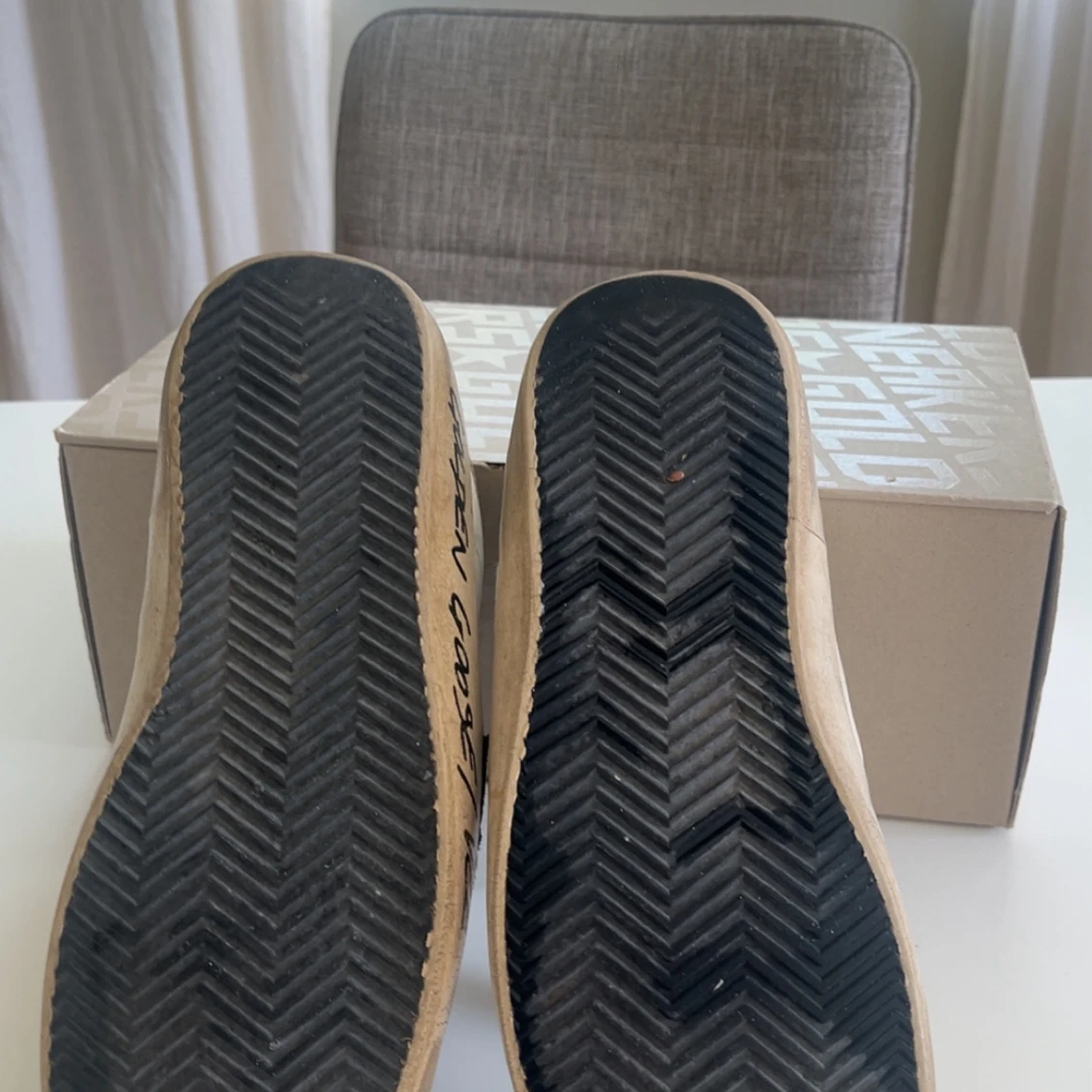 Golden Goose sneakers med svart stjärna - 4