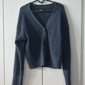 Stickad kofta  - Andvänds ej längre men den är verkligen Superskön!! Inte alls sticksig