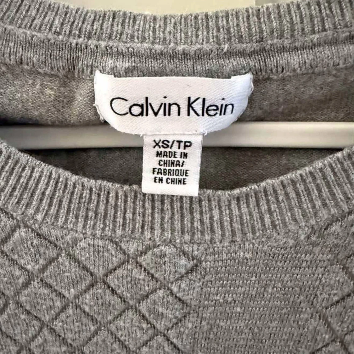 Grå stickad tröja från Calvin Klein och lexington  - 1