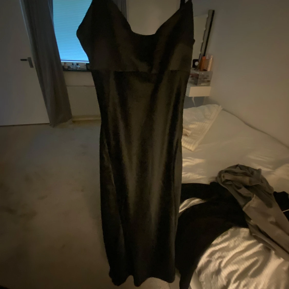 Svart satin klänning - 2