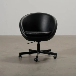 Ikea Sminkbordsstol - Svart sminkbordsstol från IKEA. Hämta gärna den påplats! Mått: Testad för: 110 kg Bredd: 69 cm Djup: 69 cm Max. höjd: 86 cm Min. höjd: 79 cm Sitsbredd: 48 cm Sitsdjup: 45 cm Max. sitshöjd: 55 cm Min. sitshöjd: 47 cm