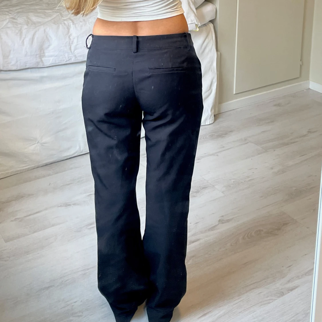 lågmidjade svarta kostymbyxor - 3