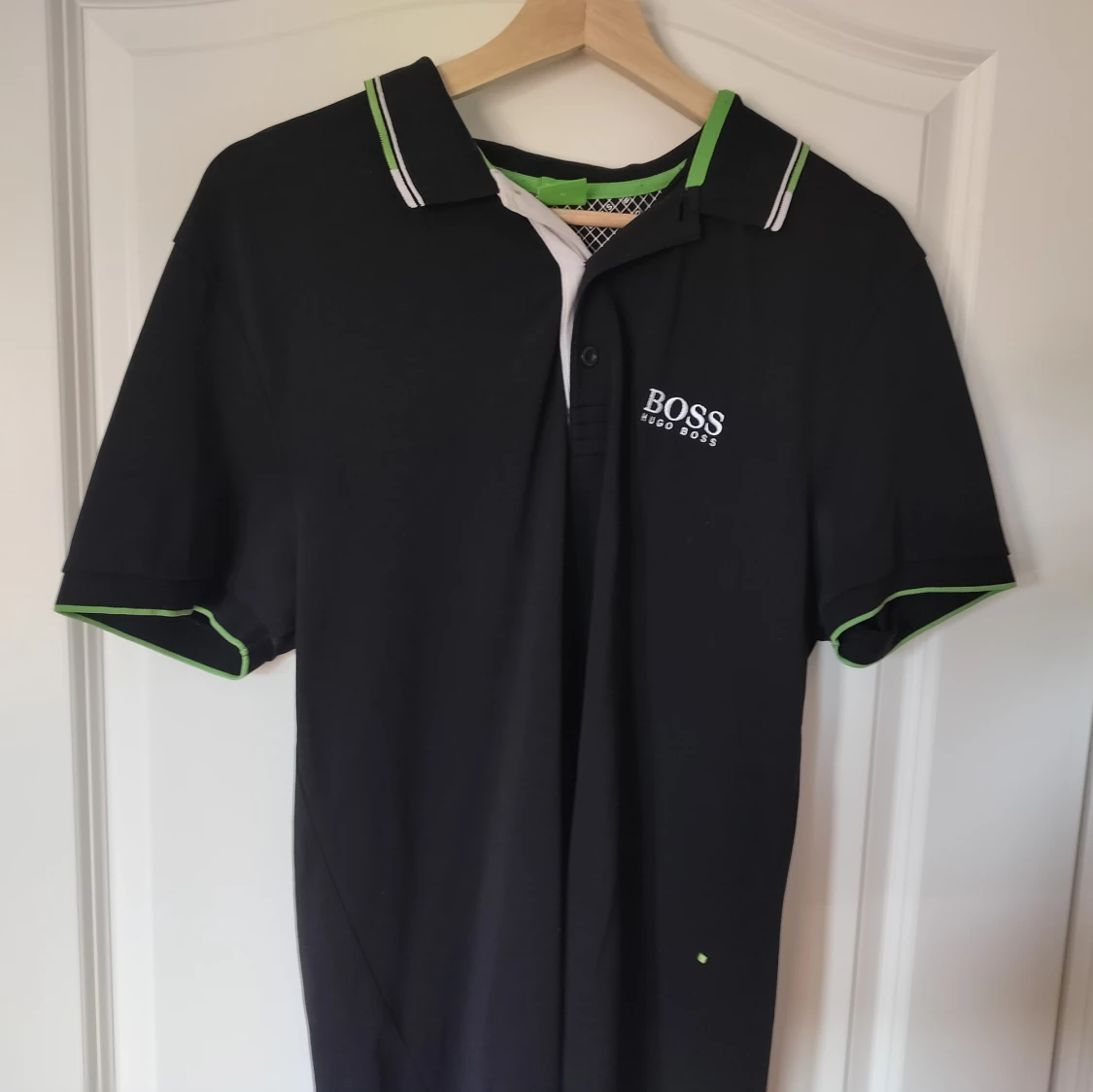 Svart pikétröja från Hugo BOSS