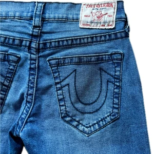 True religion jeans - Stilrena true religion jeans som också är lite stretch🤩 väldigt bra skick då jag inte använt dom mycket.😃 cond:9/10. Hör av er vid fler frågor samt bilder!