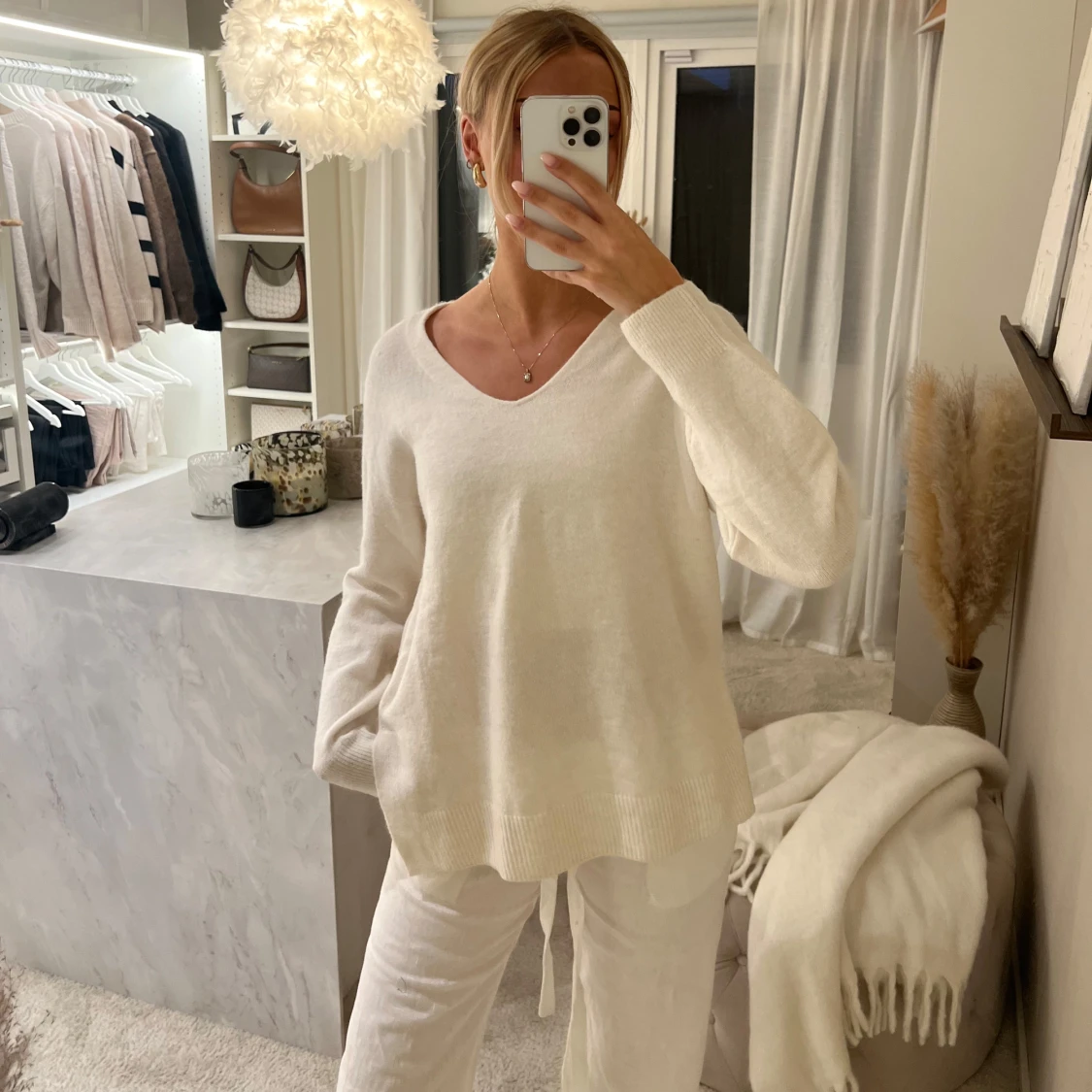 Vit stickad tröja med v-ringning från H&M  - 1