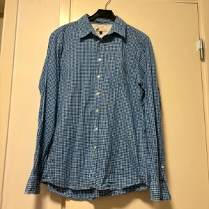 Blårutig skjorta  - Fint sick 