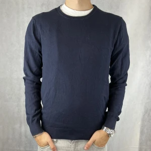 Tiger of sweden pullover  - Skön pullover från tiger of sweden i gott skick! Modellen på bilden är 184 och bär storlek M. Skriv gärna vid frågor 