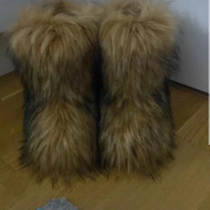 Bruna pälsboots - Så snygga men skum storlek, kom privat, aldrig använda 🙏💞