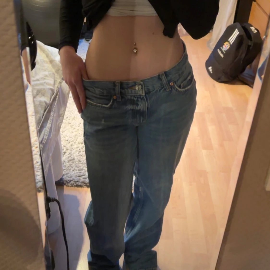 lågmidjade jeans ifrån ginatricot  - 1