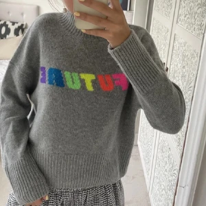 From Future tröja - Säljer min From Future tröja!!🩷❤️❤️🧡💛💚🩵💙💜super bra skick 