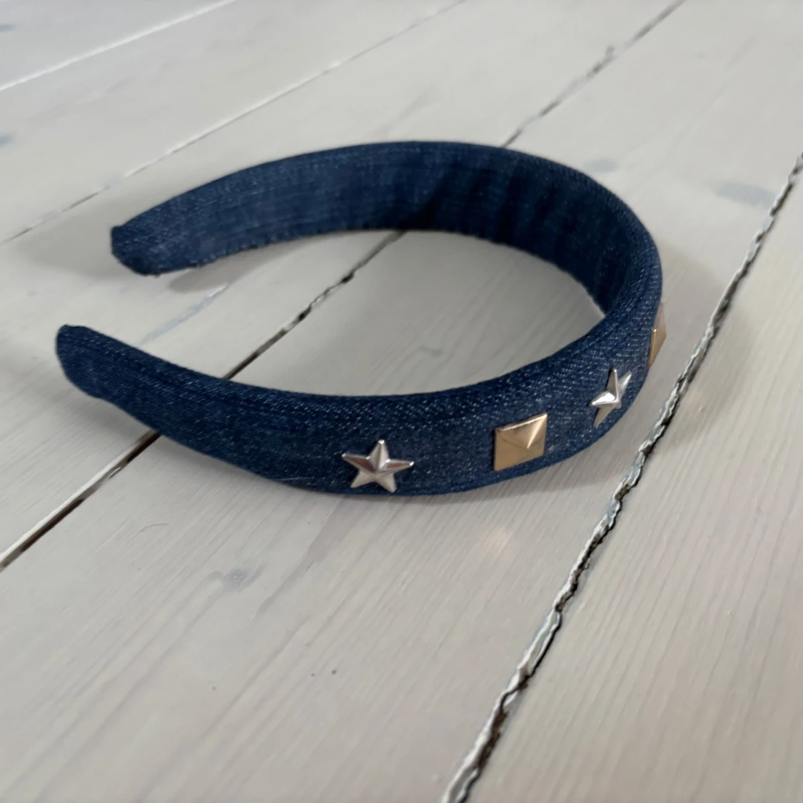 Jeansdiadem med nitar och stjärnor - 2