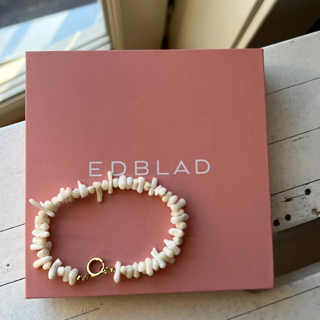 Vitt pärlarmband från Edblad - 2