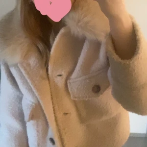 Chelsea jacka  - Säljer denna fina jacka från Chelsea🫶🏼 Kom privat för fler bilder på jackan