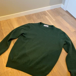 Grön kashmir tröja Studios - Stilren Kashmir tröja från Studio, har använt den få gånger och tröjan är i nytt skick