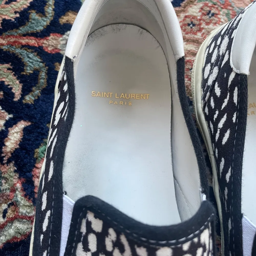 SL slip ons Storlek - 42,5 passar 42/43 Mycket fint skick! . Kengät.