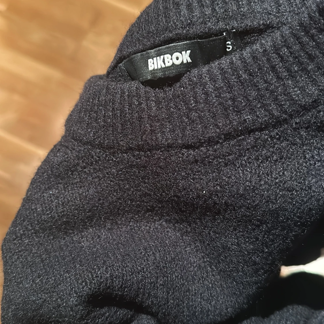 Svart tröja från BikBok - 3