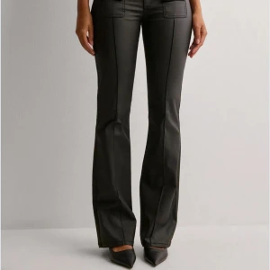 Nelly skinn byxor  - Skinnbyxor från Nelly som är slutsålda, har användt mina 2 gånger💗