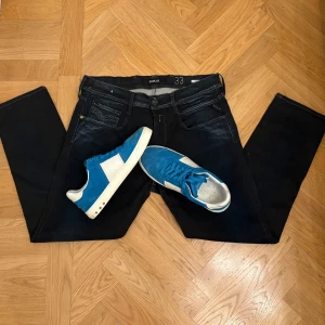 Replay Anbass - Replay Anbass w 33 L 34 men passar som L 32. Sitter slim!