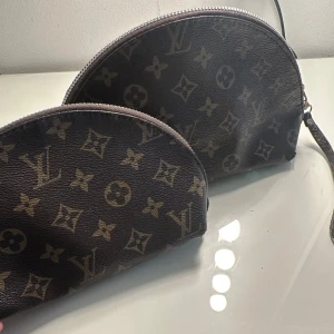 Necessär - Två rymliga necessärer säljer en för 50 båda för 100 