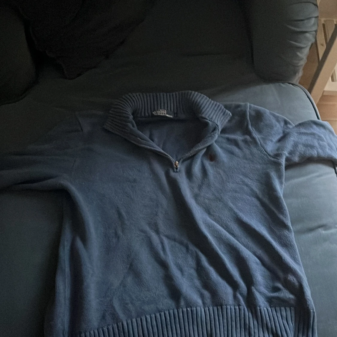 Blå tröja med dragkedja - 1