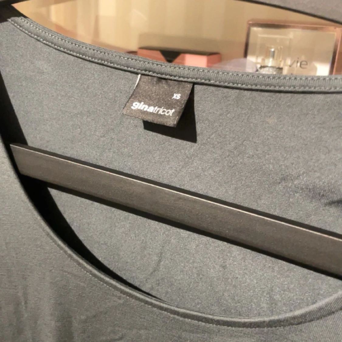 Mörkgrön långärmad topp från Gina Tricot - 1