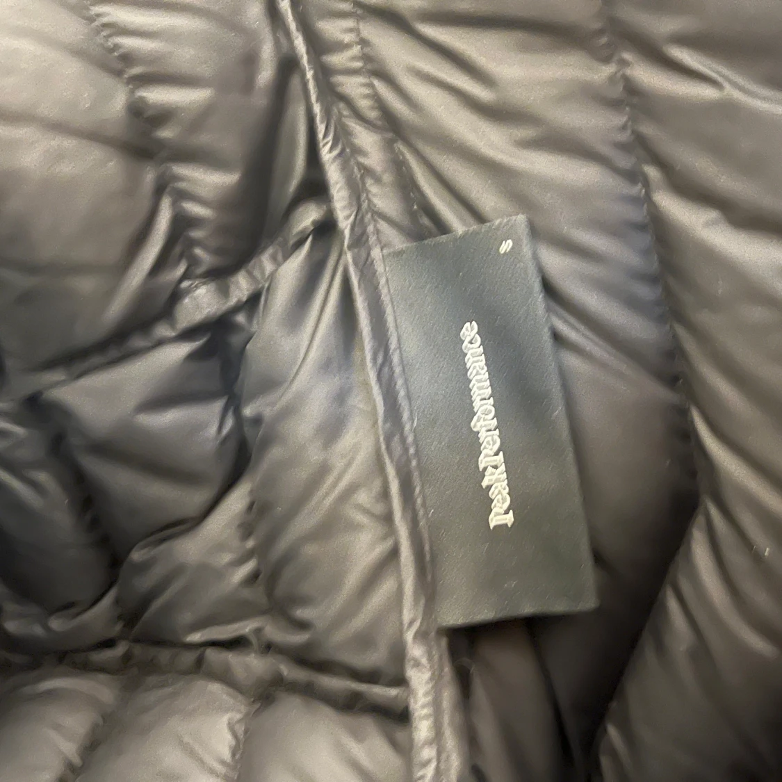 Svart dunjacka från Peak Performance - 1