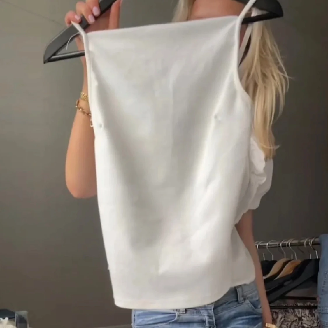 Vit ärmlös topp - 1