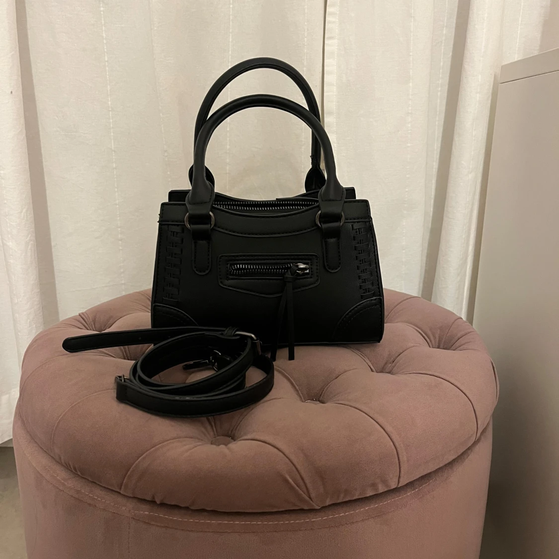 Svart handväska med dragkedja - 2