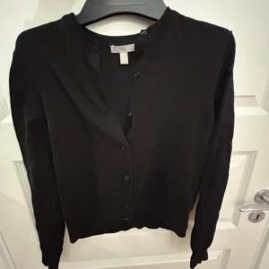 Svart kofta från H&M - jättebra skick! 