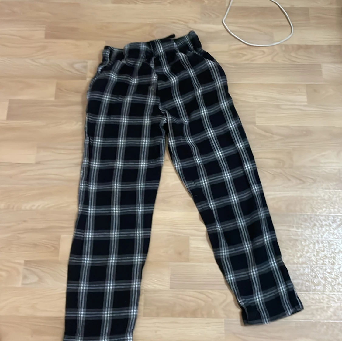 Svarta rutiga byxor - 1