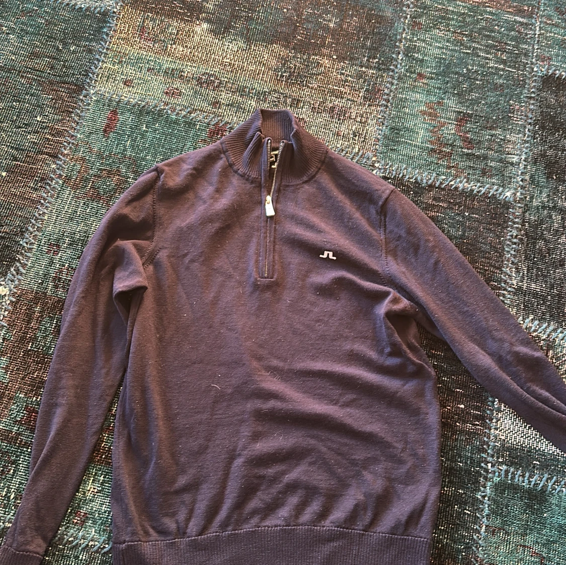 Marinblå tröja från J.Lindeberg