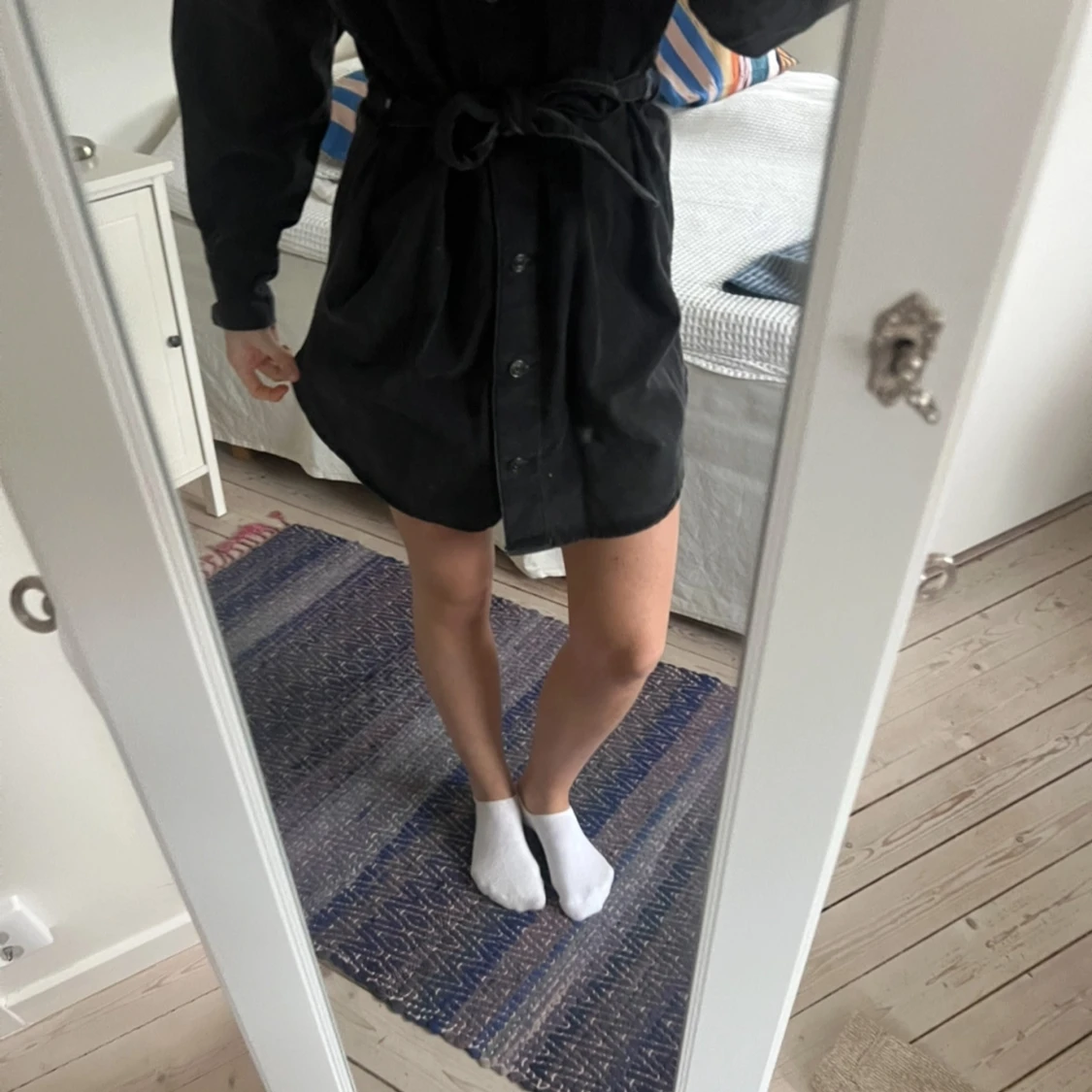 Svart jeansklänning med knytband - 1