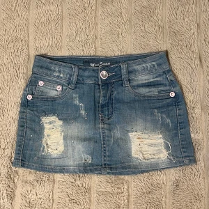 Jeanskjol  - Midjemått: 33cm 💖 Storlek 40 men skulle säga XXS