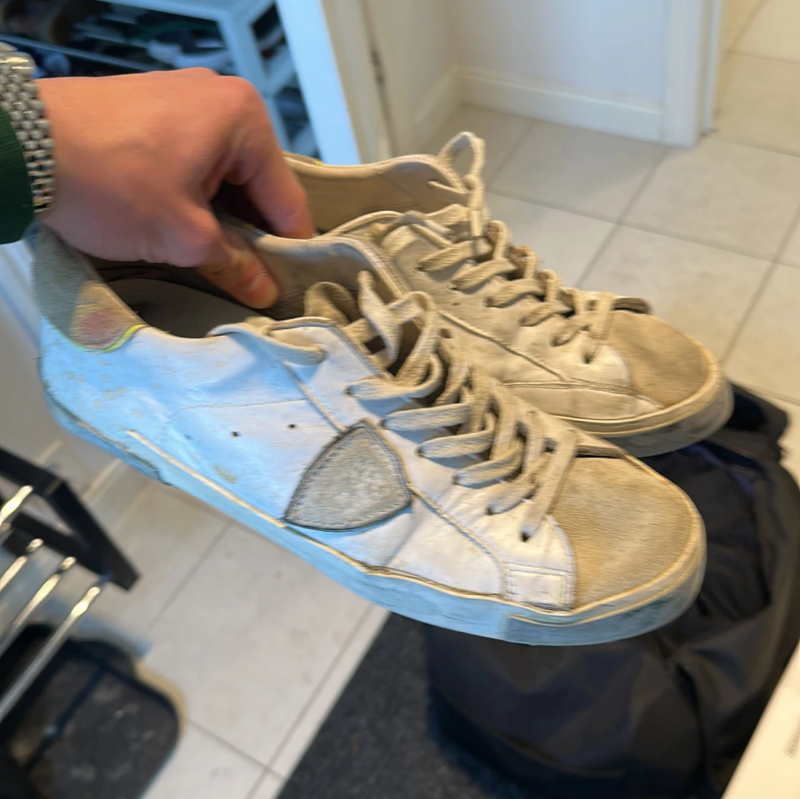Vita sneakers med grå detaljer