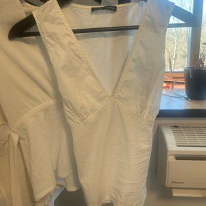 Linne från brandy Melville  - Super fint och gulligt linne från brandy Melville med knyte i ryggen💕🌟passar xs/s