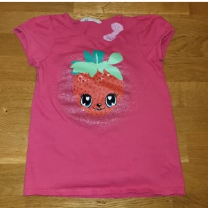 Topp - Supersöt barntopp från H&M i storlek 122/128. Köparen står för frakten 💕