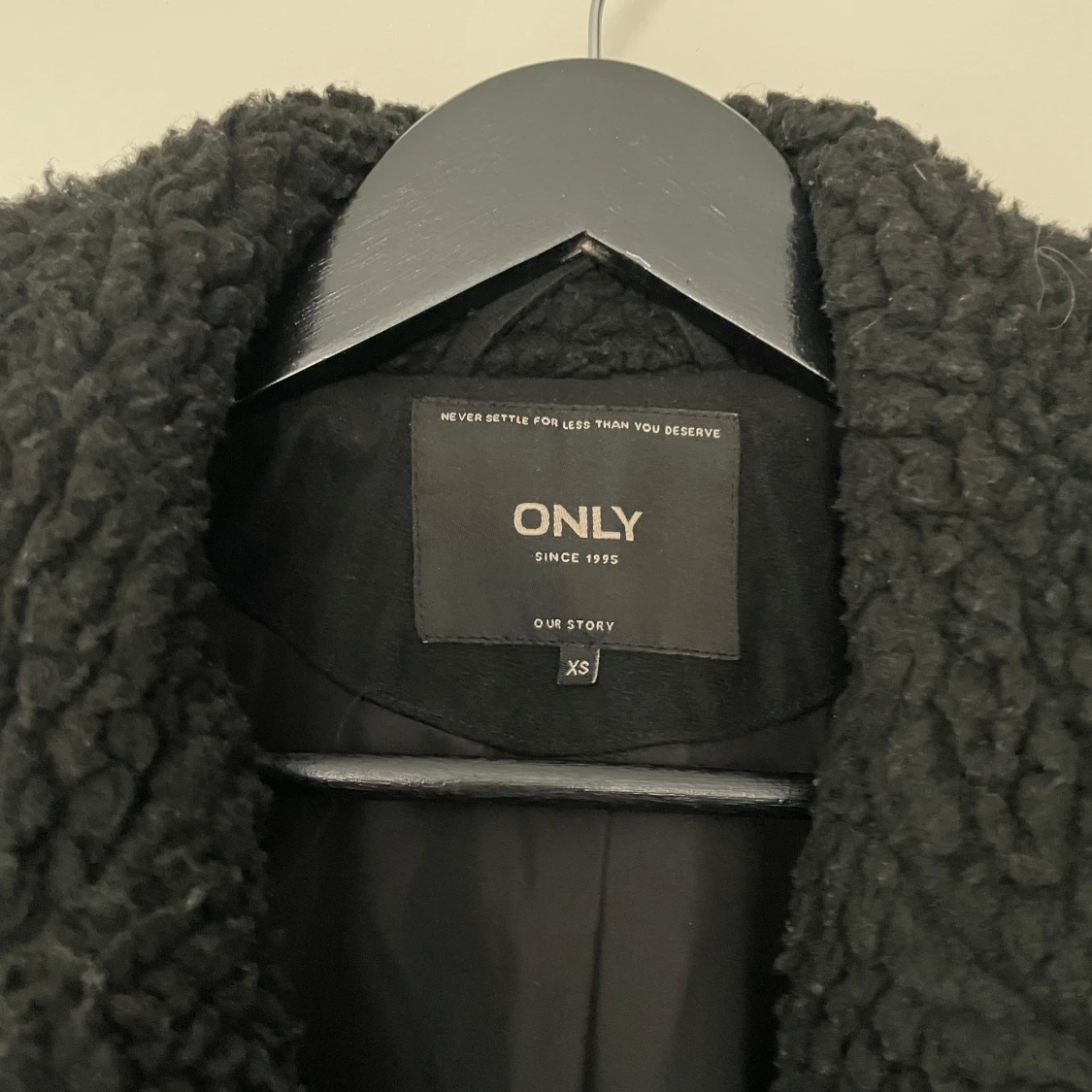 Svart teddyjacka / teddykappa - 1