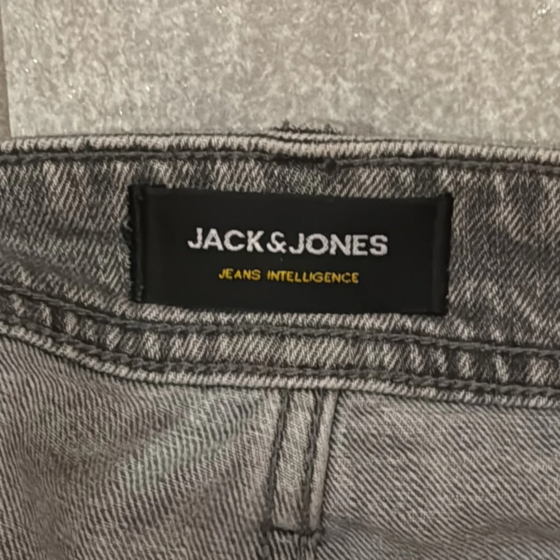 Grå jeans från Jack & Jones - 2