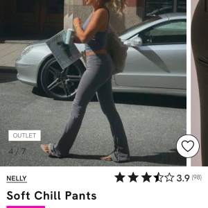 Grå Soft Chill Pants från Nelly - Snygga och bekväma grå byxor från Nelly, perfekta för en avslappnad stil. De har en tight passform och är tillverkade i ett mjukt material som ger en skön känsla hela dagen. 