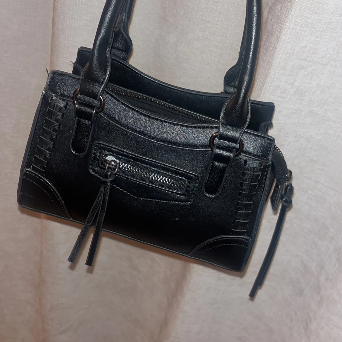 Svart handväska från Gina Tricot - 1