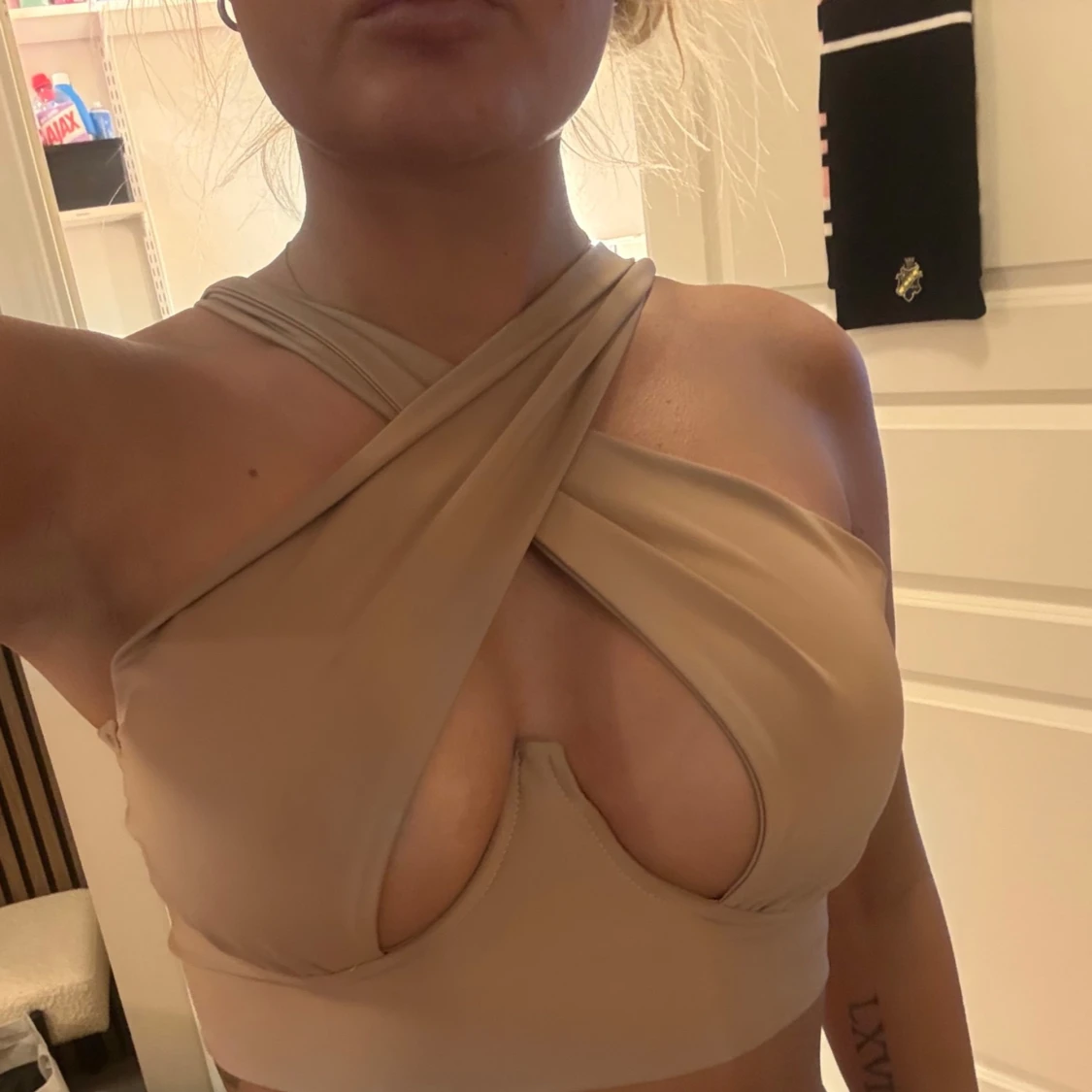 Beige och svart omlott korsett