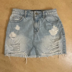 Jeanskjol - Jeanskjol från hollister. Supersöt men för liten.